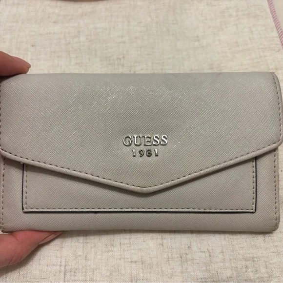 GUESS Women's Wallet - Picture 3 of 10